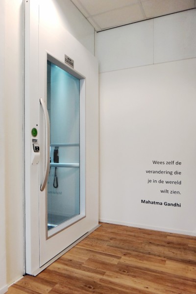 tekst bij lift - medisch centrum
